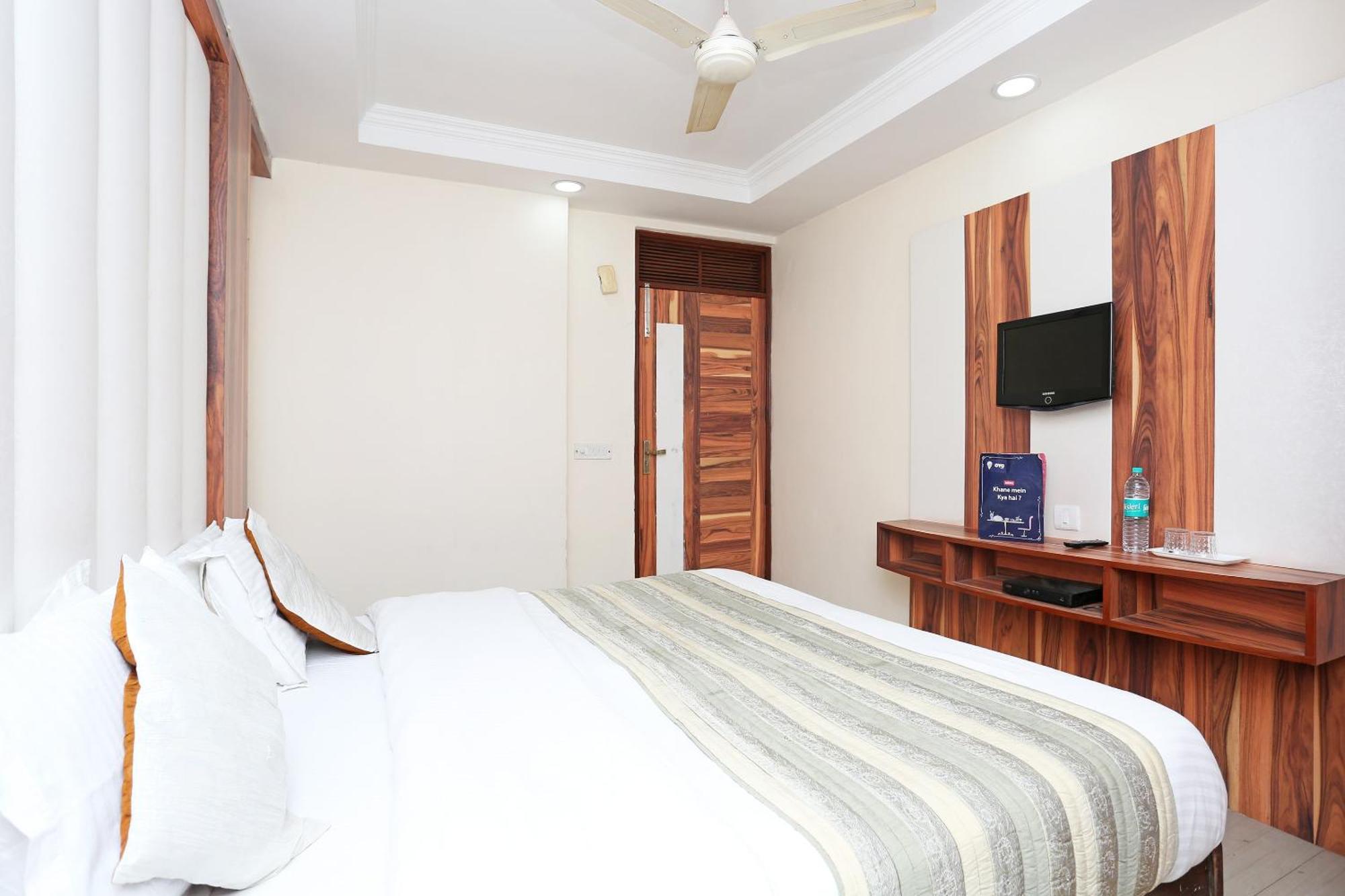 Oyo Flagship Hotel F Five Ню Делхи Екстериор снимка