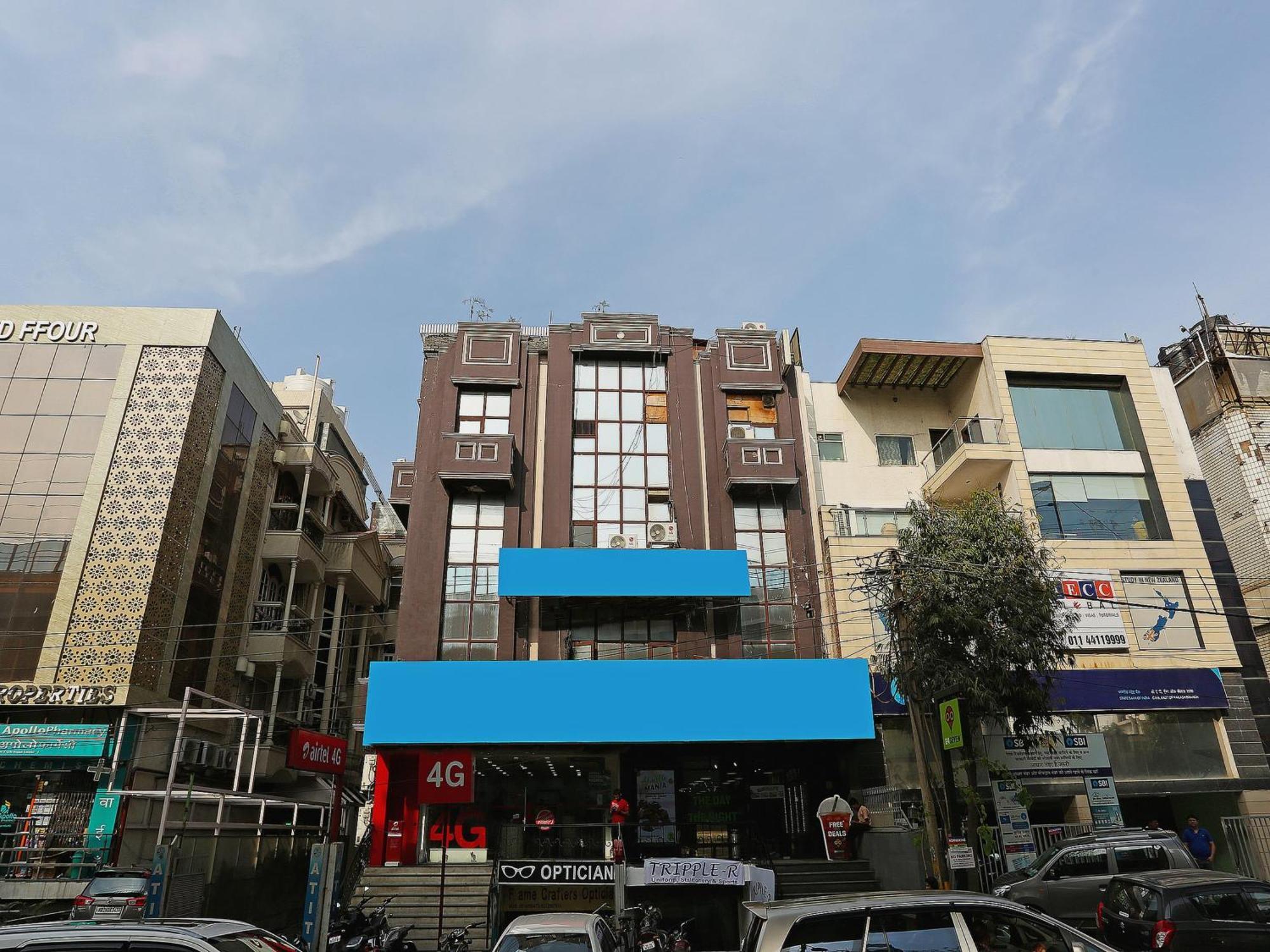 Oyo Flagship Hotel F Five Ню Делхи Екстериор снимка