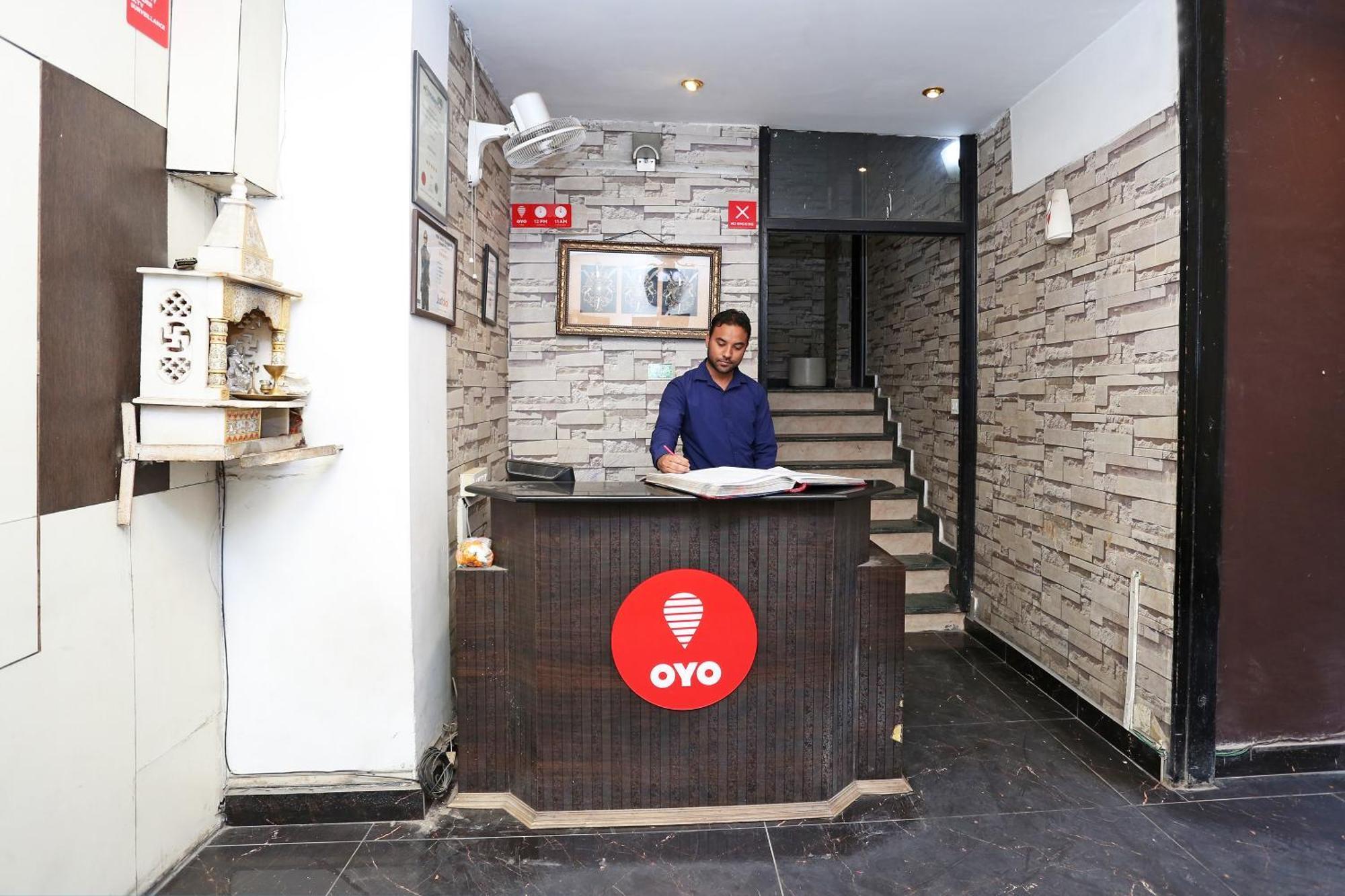 Oyo Flagship Hotel F Five Ню Делхи Екстериор снимка