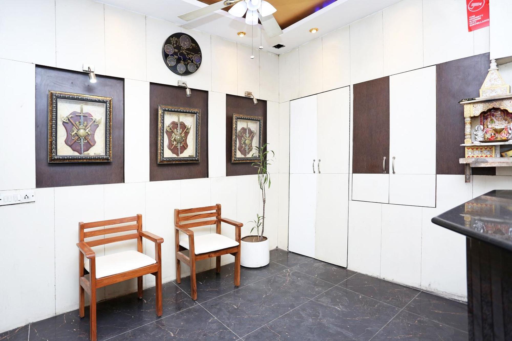 Oyo Flagship Hotel F Five Ню Делхи Екстериор снимка