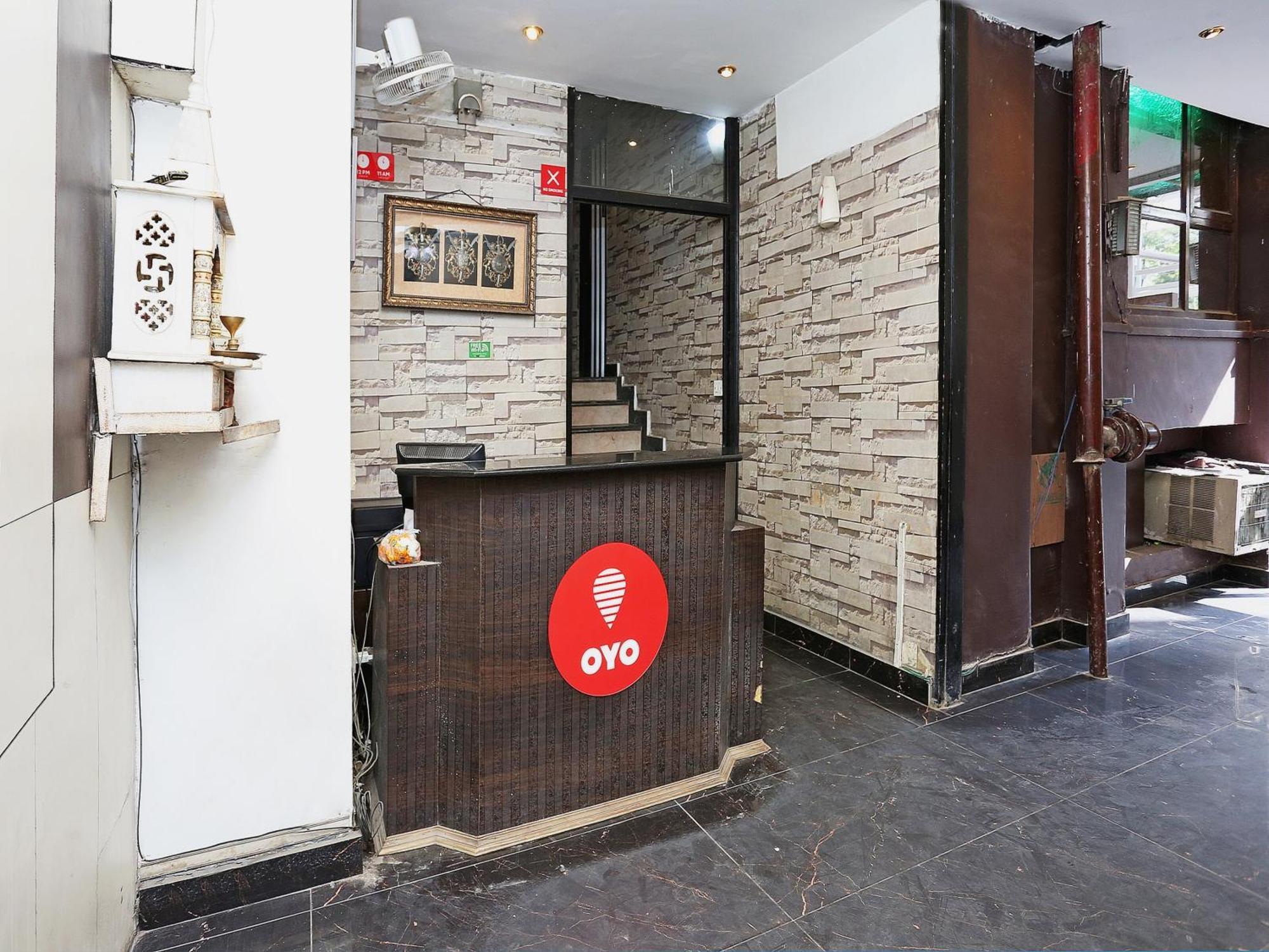 Oyo Flagship Hotel F Five Ню Делхи Екстериор снимка
