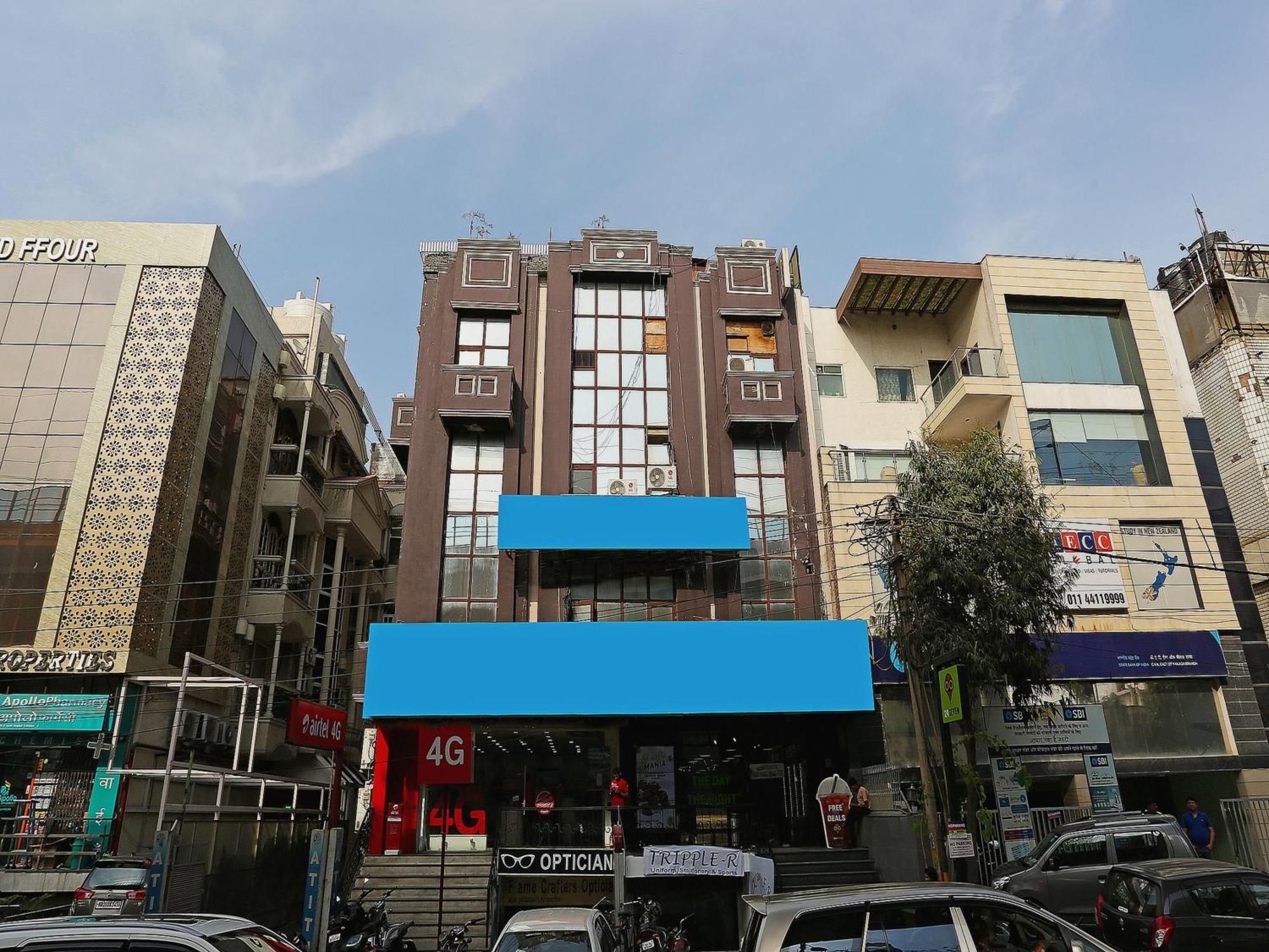 Oyo Flagship Hotel F Five Ню Делхи Екстериор снимка