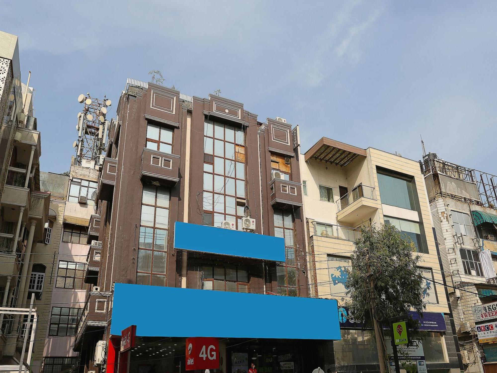 Oyo Flagship Hotel F Five Ню Делхи Екстериор снимка