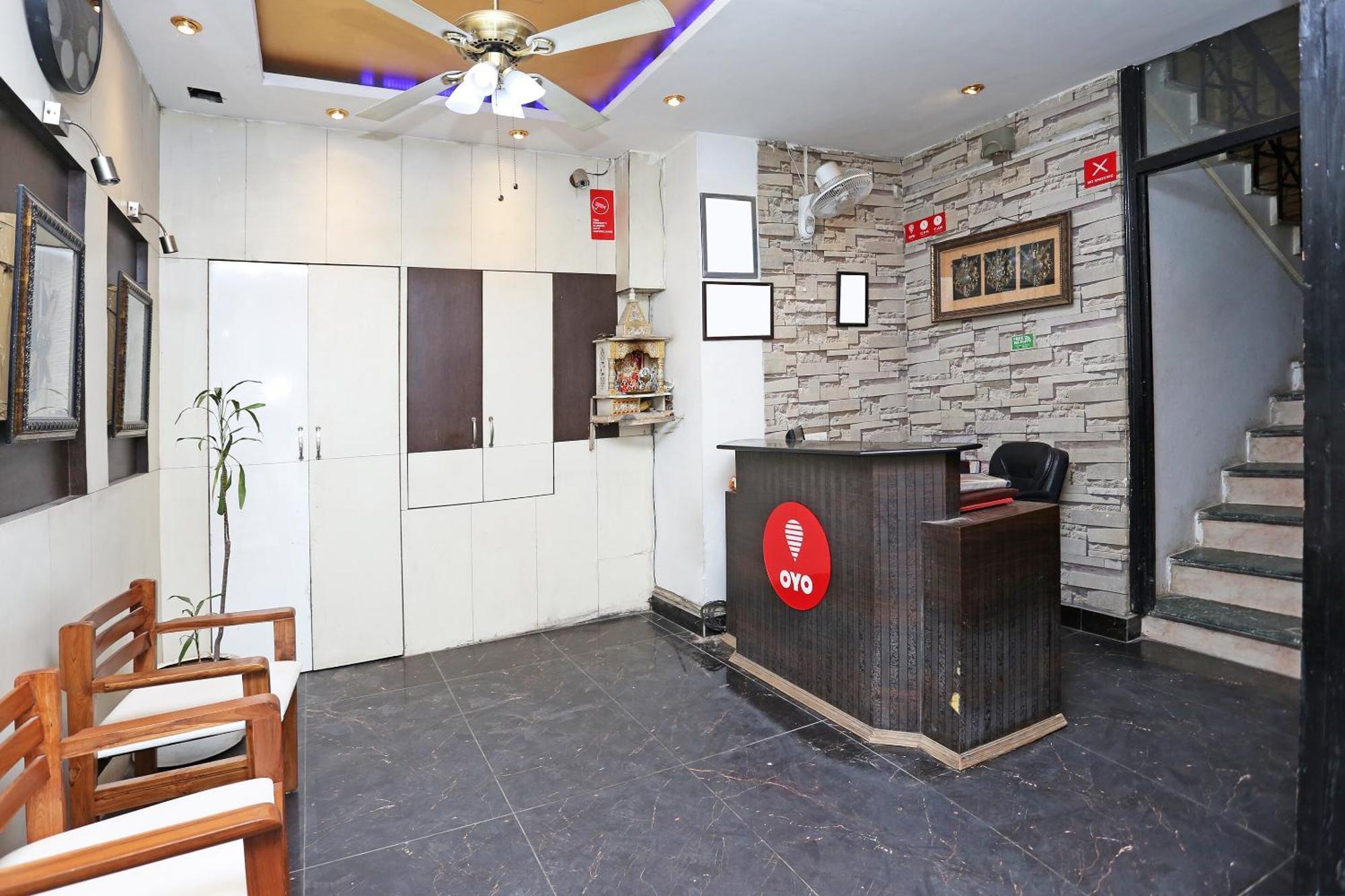 Oyo Flagship Hotel F Five Ню Делхи Екстериор снимка