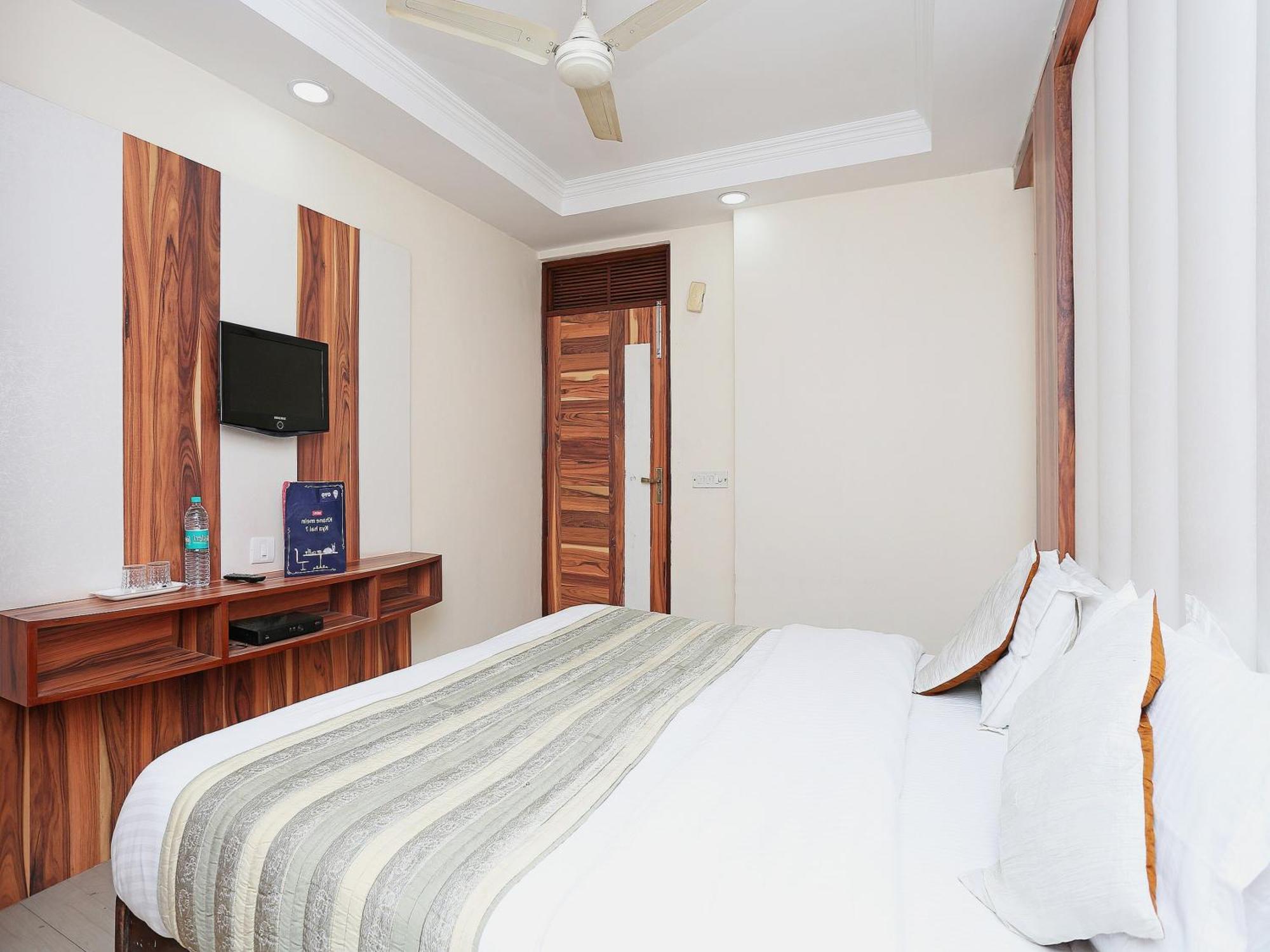 Oyo Flagship Hotel F Five Ню Делхи Екстериор снимка